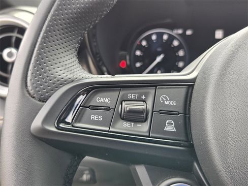 Used 2025 Alfa Romeo Tonale image 22