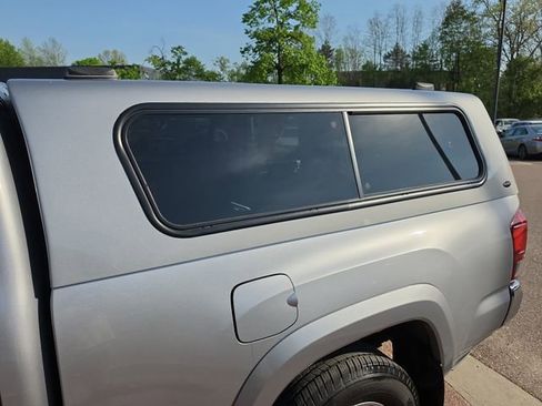 Used 2018 Toyota Tacoma SR5 AWD/4WD image 19