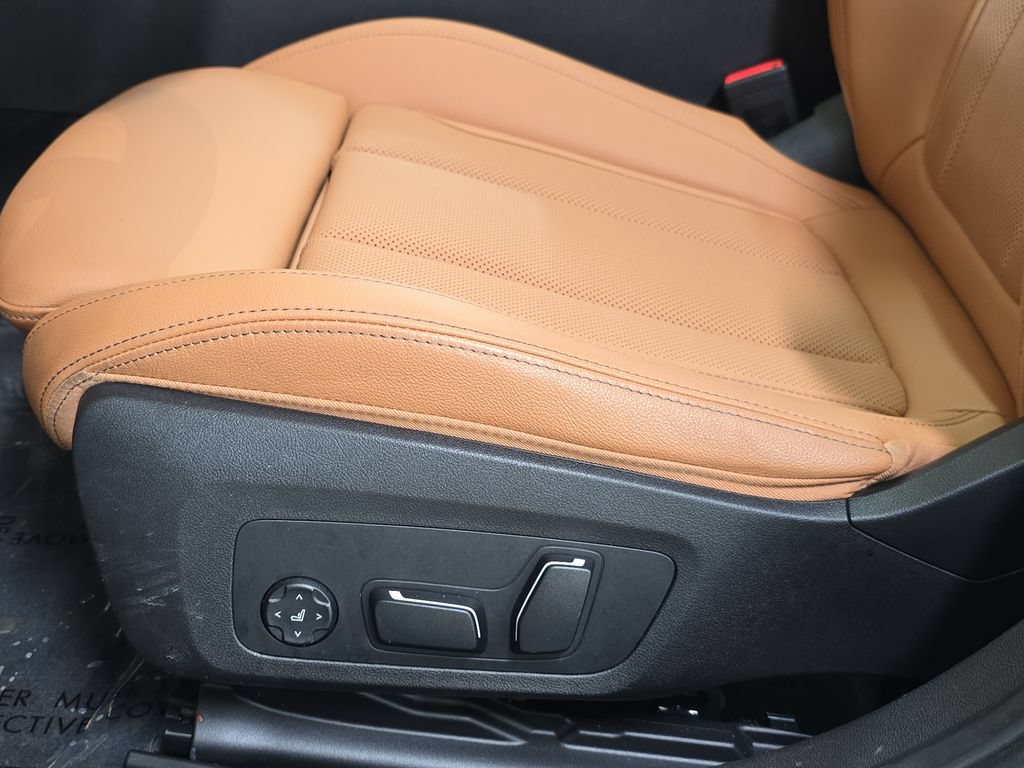 Certified 2024 BMW 330i Sedan w/ Convenience Package RWD image 25