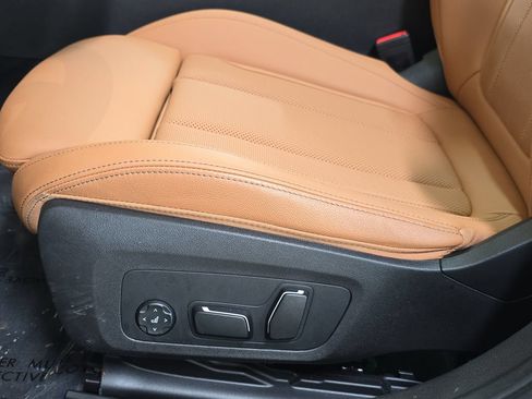 Used 2024 BMW 330i Sedan w/ Convenience Package RWD image 25