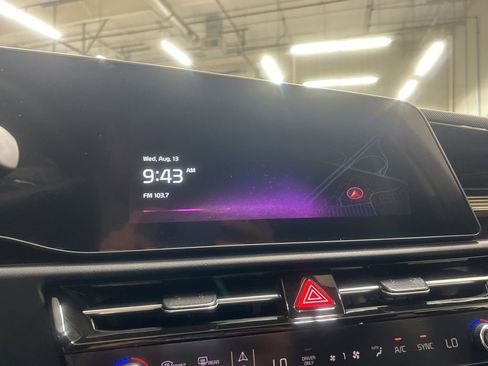 New 2025 Kia Niro EX image 16