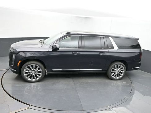 New 2026 Cadillac Escalade ESV Luxury w/ LPO, Radiant Package AWD/4WD image 37