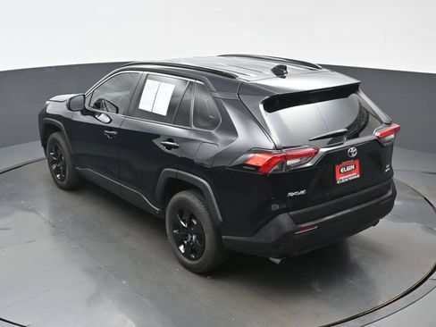 Used 2021 Toyota RAV4 LE AWD/4WD image 36