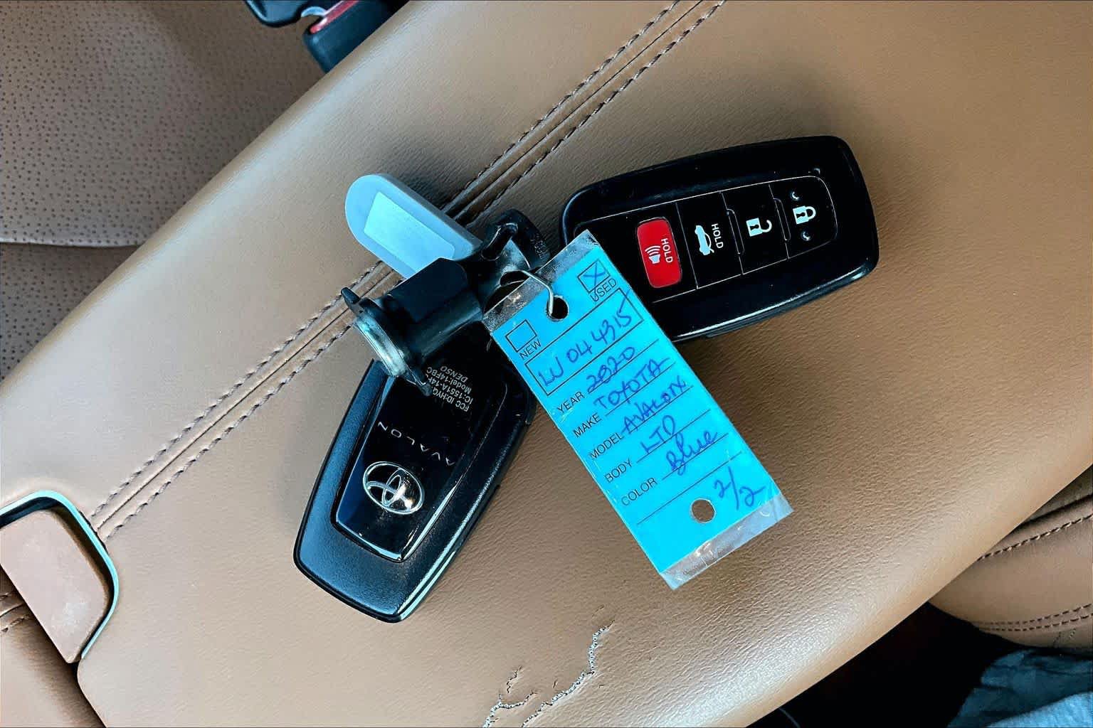 Used 2020 Toyota Avalon Limited FWD image 15
