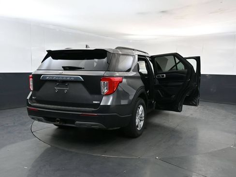 Used 2020 Ford Explorer XLT w/ Equipment Group 202A AWD/4WD image 29