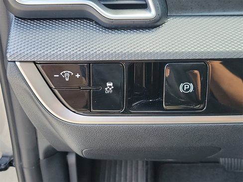 Used 2025 Kia Sportage LX image 29