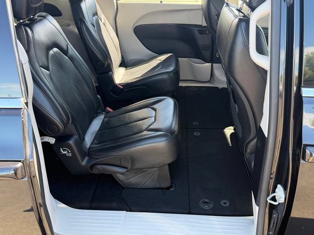 Used 2022 Chrysler Pacifica Touring-L FWD image 24