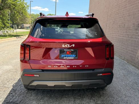 Used 2022 Kia Sorento S AWD/4WD image 4