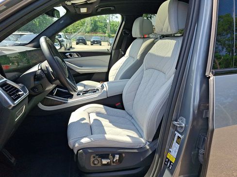 Used 2024 BMW X7 xDrive40i w/ M Sport Package AWD/4WD image 11