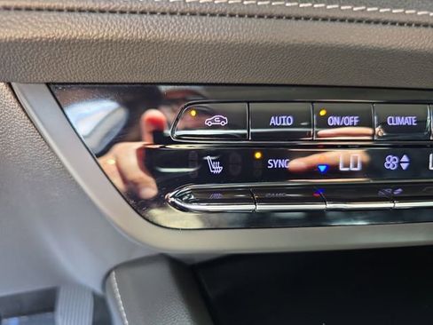 Certified 2023 Buick Envision Essence FWD image 19