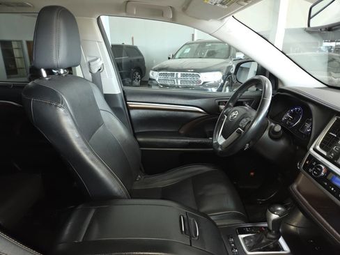 Used 2016 Toyota Highlander Limited w/ Driver Technology Package AWD/4WD image 32