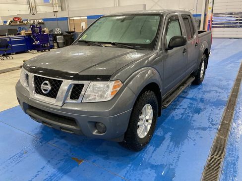 Used 2019 Nissan Frontier SV image 3