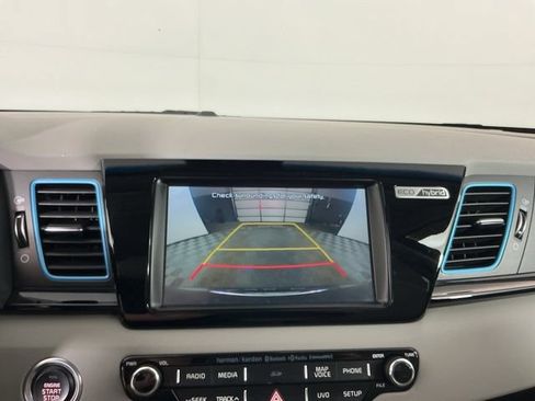 Used 2017 Kia Niro Touring w/ Advanced Technology Package FWD image 20