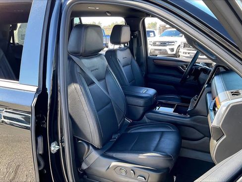 Certified 2025 GMC Yukon Denali image 9