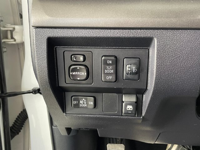 Used 2017 Toyota Tundra SR5 w/ TRD Off Road Package AWD/4WD image 14