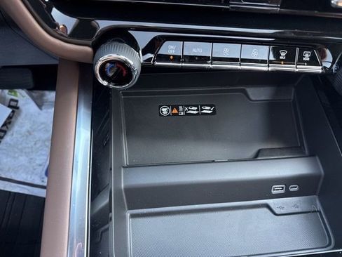 New 2026 Chevrolet Suburban High Country AWD/4WD image 16