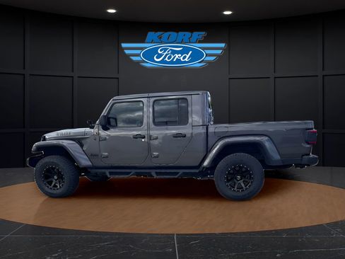 Used 2023 Jeep Gladiator Willys image 2