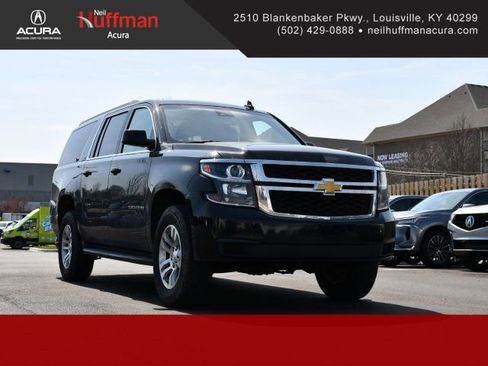 Used 2018 Chevrolet Suburban LT image 1