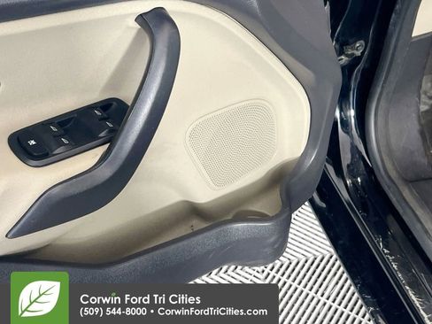 Used 2016 Ford Fiesta SE w/ Cold Weather Package FWD image 13