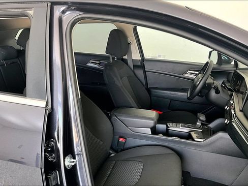 Used 2026 Kia Sportage LX FWD image 9