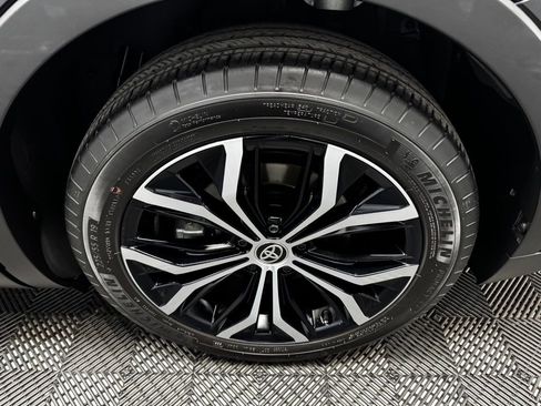 Used 2024 Toyota Crown XLE image 20