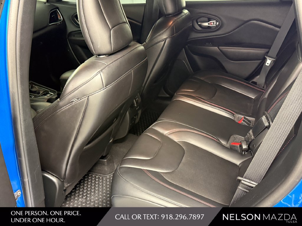 Used 2019 Jeep Cherokee Trailhawk w/ Comfort/Convenience Group AWD/4WD image 34
