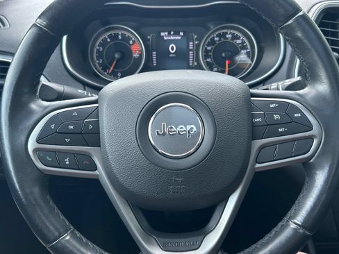 Used 2019 Jeep Cherokee Latitude Plus w/ Comfort/Convenience Group AWD/4WD image 23