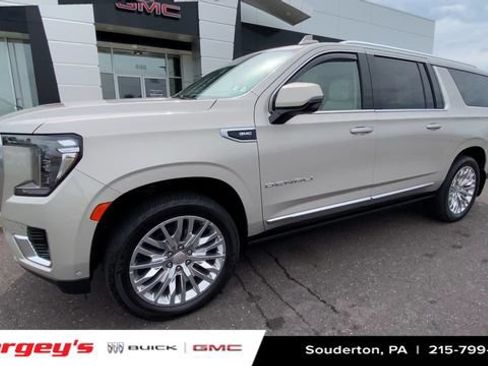 Certified 2023 GMC Yukon XL Denali w/ Denali Reserve Package AWD/4WD image 5