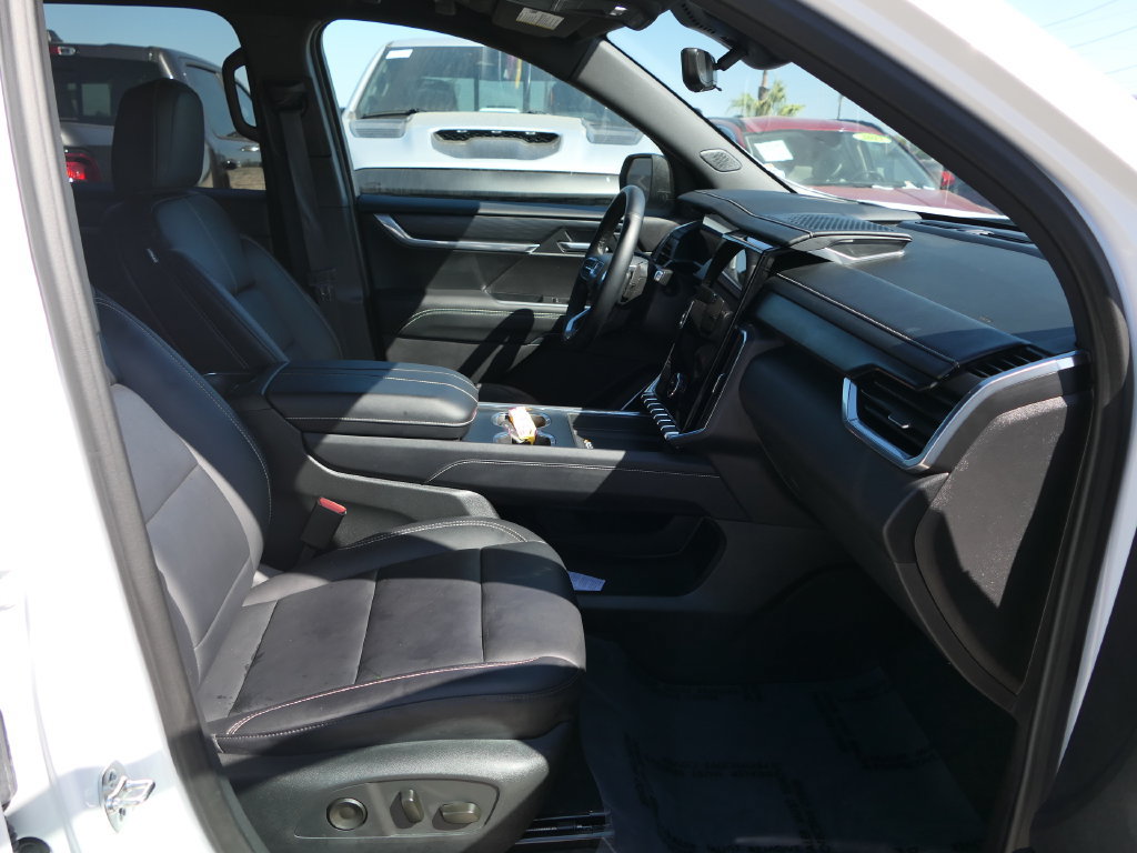 Used 2026 GMC Acadia Elevation w/ Elevation Premium Package FWD image 25
