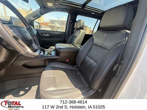 Used 2022 Chevrolet Suburban RST w/ Luxury Package AWD/4WD image 8