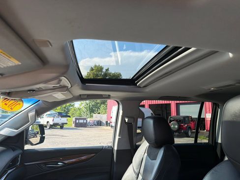 Used 2020 Cadillac Escalade ESV Luxury AWD/4WD image 25