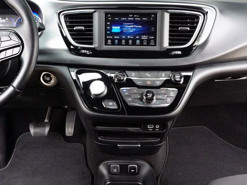 Used 2018 Chrysler Pacifica Touring Plus w/ S Appearance Package FWD image 17