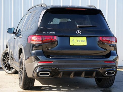 Used 2020 Mercedes-Benz GLB 250 GLB 250 w/ AMG Line image 5