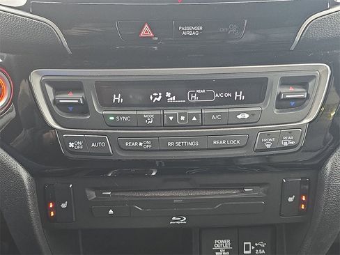 Used 2020 Honda Pilot Touring image 29