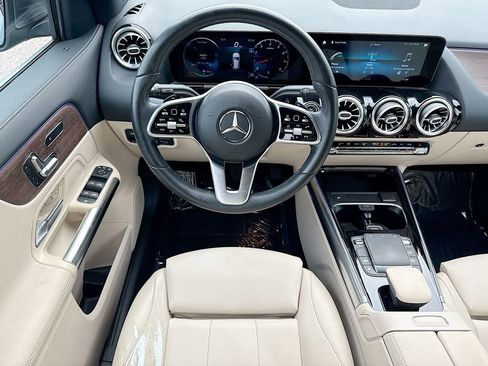 Used 2021 Mercedes-Benz GLA 250 w/ Premium Package image 16