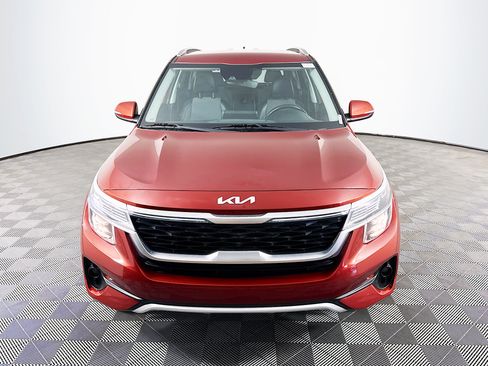 Used 2023 Kia Seltos S w/ Navigation Package FWD image 2