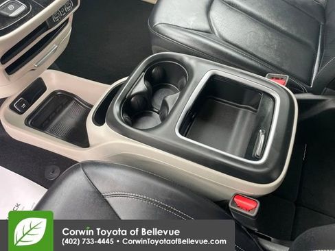 Used 2024 Chrysler Pacifica Touring-L image 24