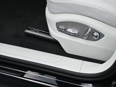 New 2026 Porsche Macan AWD/4WD image 21