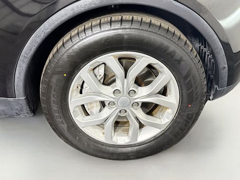 Used 2020 Land Rover Discovery SE image 32