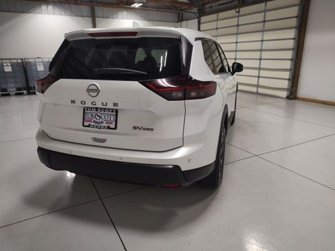 Used 2024 Nissan Rogue SV AWD/4WD image 13