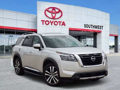 Used 2025 Nissan Pathfinder Platinum