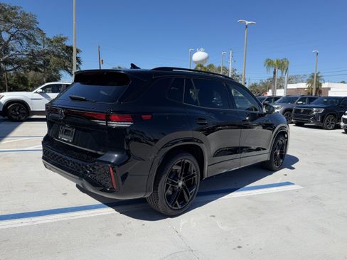 New 2026 Volkswagen Tiguan SE R-Line image 3