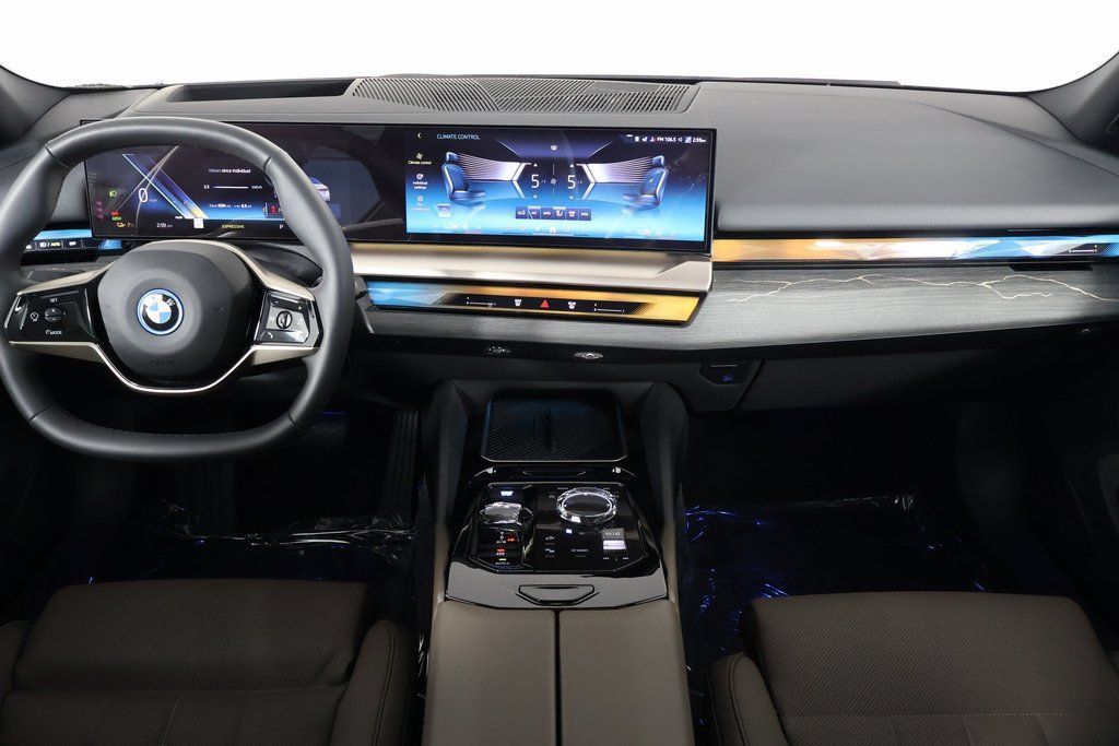 Used 2025 BMW i5 eDrive40i w/ Executive Package RWD image 8