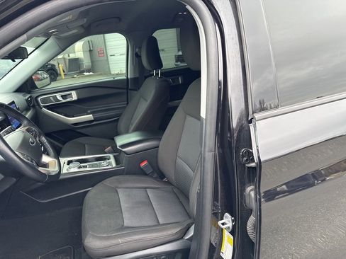 Used 2022 Ford Explorer XLT image 11
