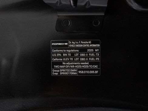 Certified 2025 Porsche Macan image 38