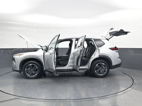 Used 2025 Nissan Rogue SV FWD image 43