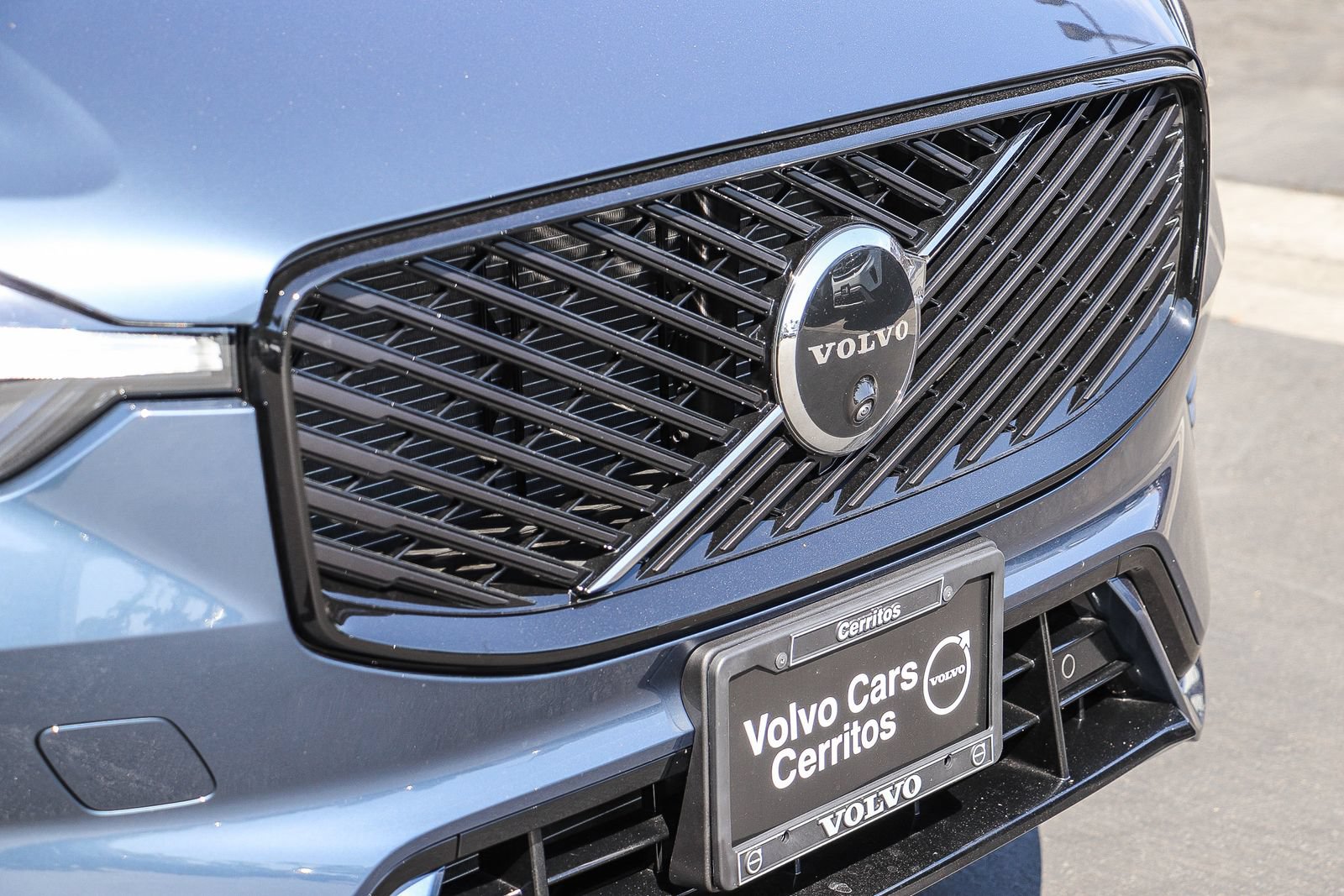 Used 2026 Volvo XC60 B5 Plus w/ Protection Package Premier AWD/4WD image 5
