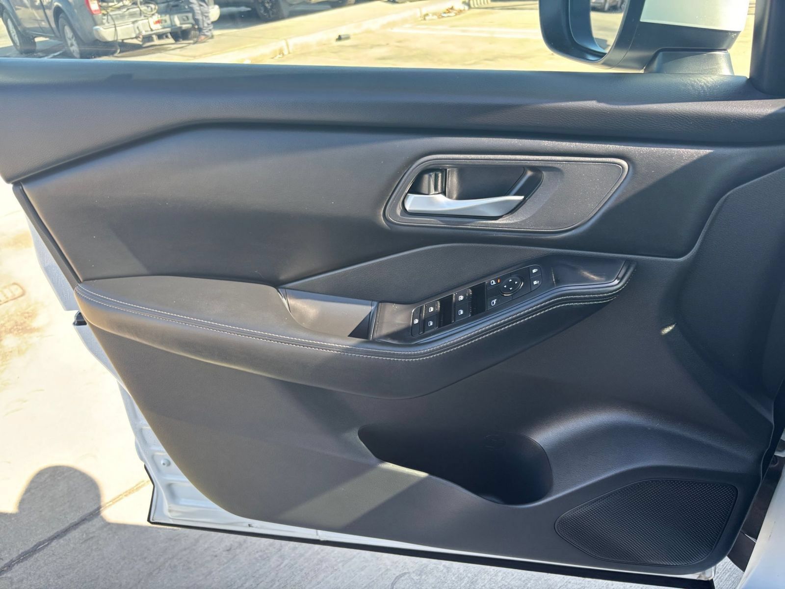 Used 2025 Nissan Rogue SV AWD/4WD image 18