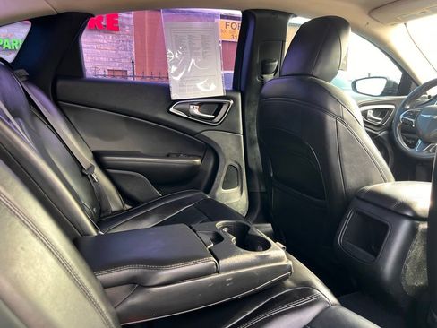 Used 2017 Chrysler 200 Limited Platinum FWD image 23