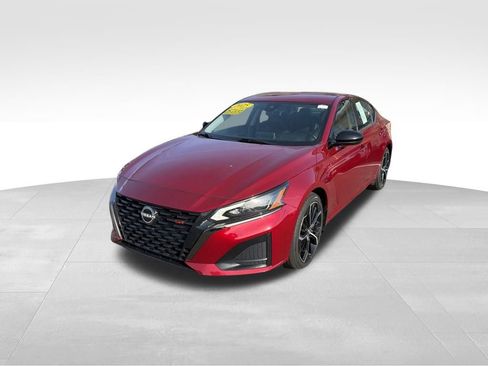 Used 2025 Nissan Altima 2.5 SR FWD image 5